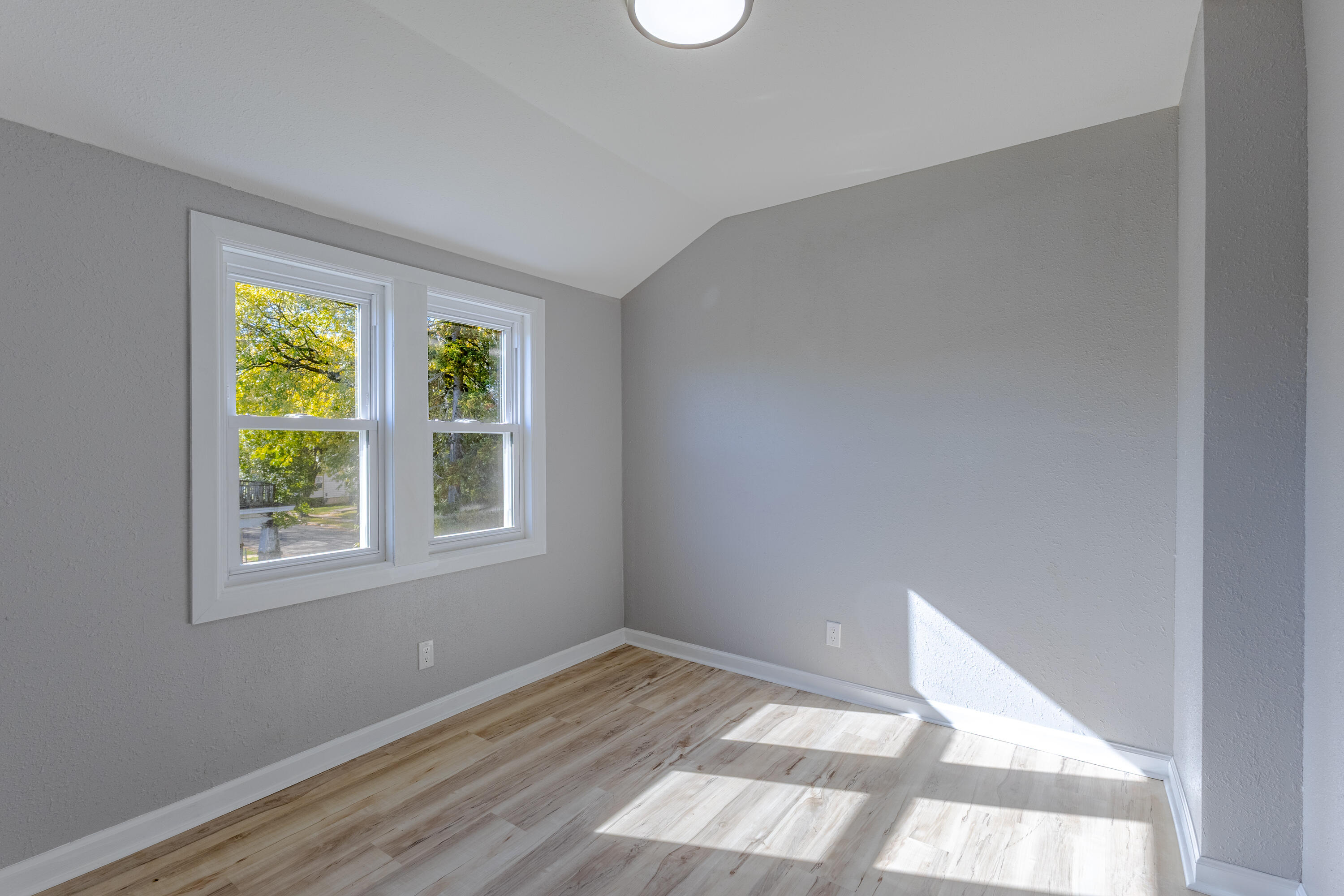 3230 North 12th Street Milwaukee, WI 53206 - Photo 24 of 32 Bedroom 4 upstairs