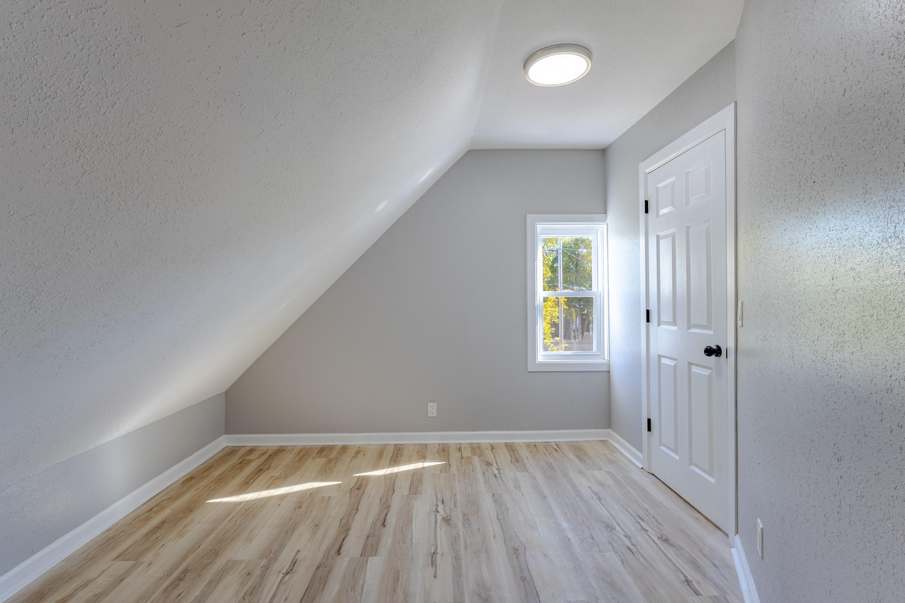 3230 North 12th Street Milwaukee, WI 53206 - Photo 25 of 32 Bedroom 5 upstairs