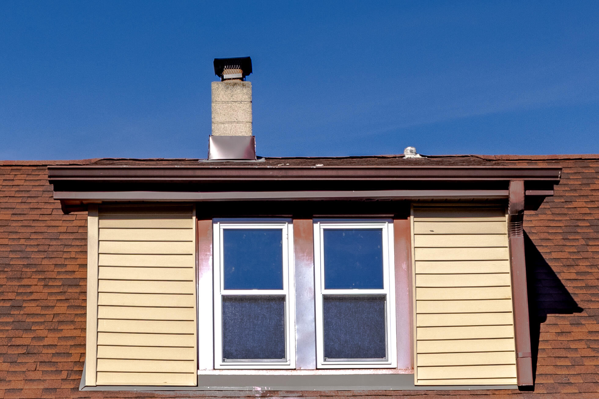 3230 North 12th Street Milwaukee, WI 53206 - Photo 31 of 32 roof/chimney