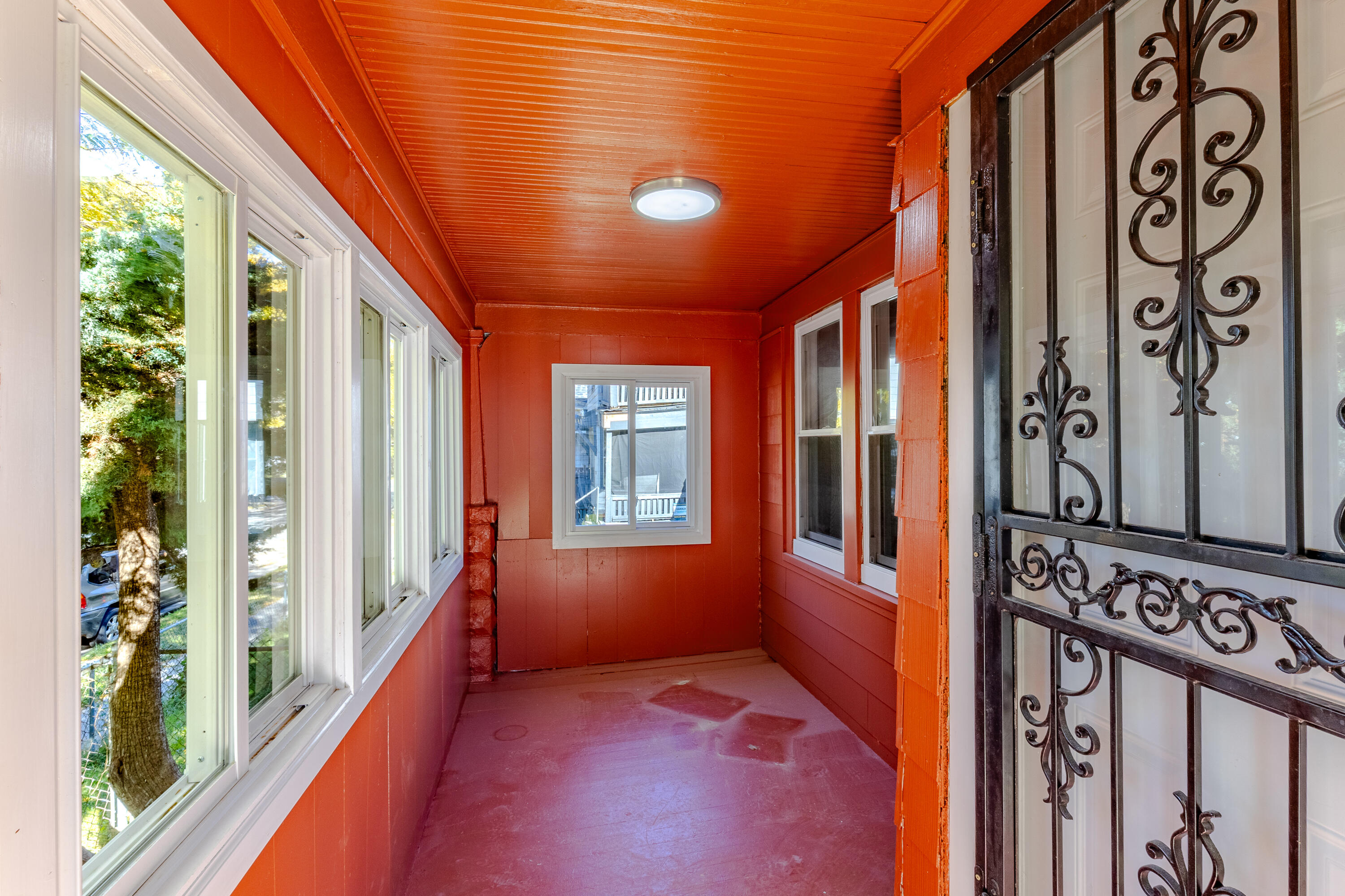 3230 North 12th Street Milwaukee, WI 53206 - Photo 5 of 32 Front enclosed porch