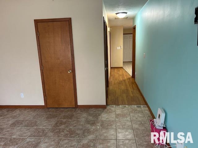 3136 Lakeshire Drive Springfield, IL 62707 - Photo 3 of 13