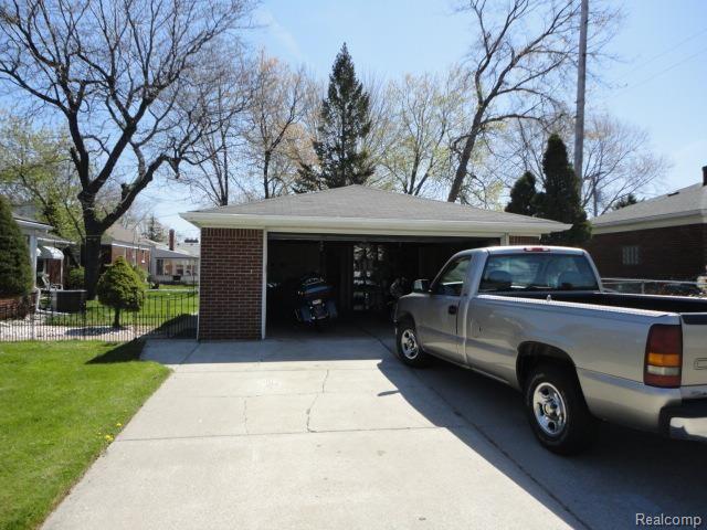 18450 Stephens Road Eastpointe, MI 48021 - Photo 14 of 18 DSC03715.jpg