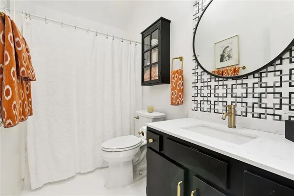 $635,000 | 3704 Severn Avenue, Metairie, LA 70002