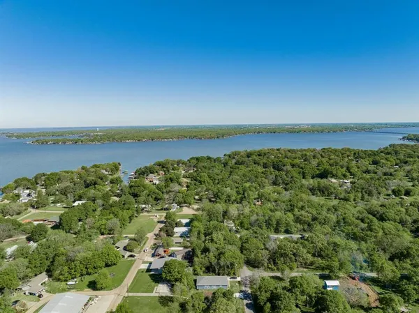 $1,800 | 114 Sierra Madre Street, Payne Springs, TX 75156