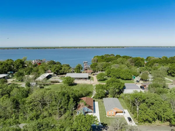 $1,800 | 114 Sierra Madre Street, Payne Springs, TX 75156