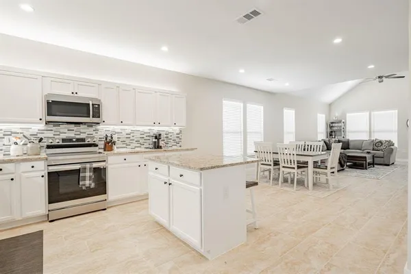 $1,800 | 114 Sierra Madre Street, Payne Springs, TX 75156