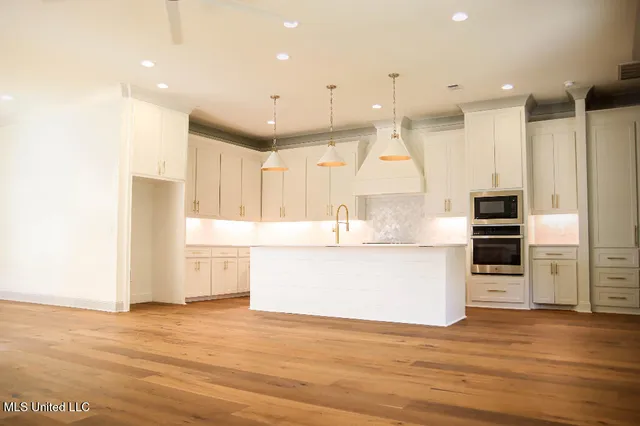 $649,999 | 256 Arbor Trail, Brandon, MS 39047