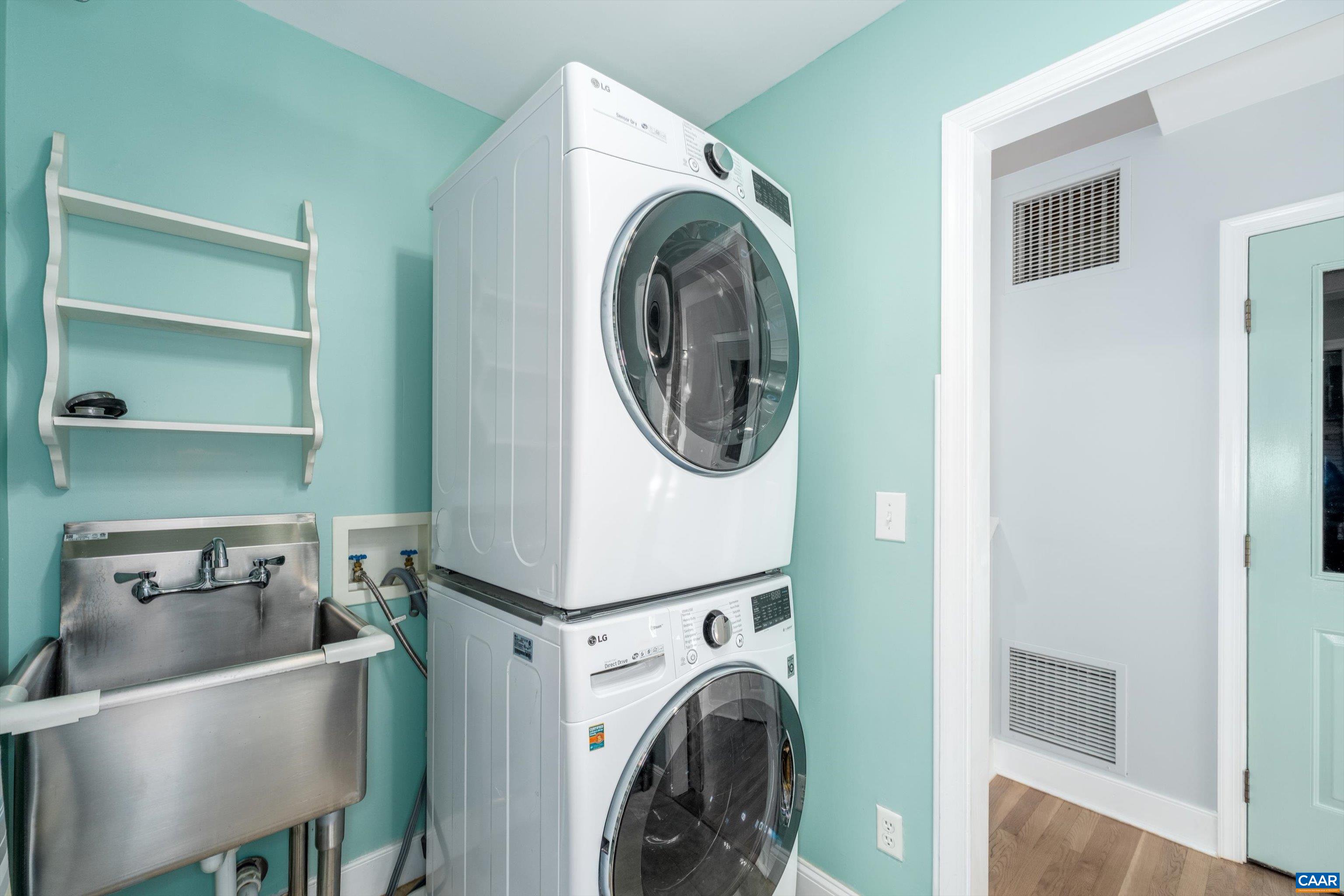 9 Vine Ridge Drive Palmyra, VA 22963 - Photo 42 of 73 a utility room with dryer and washer