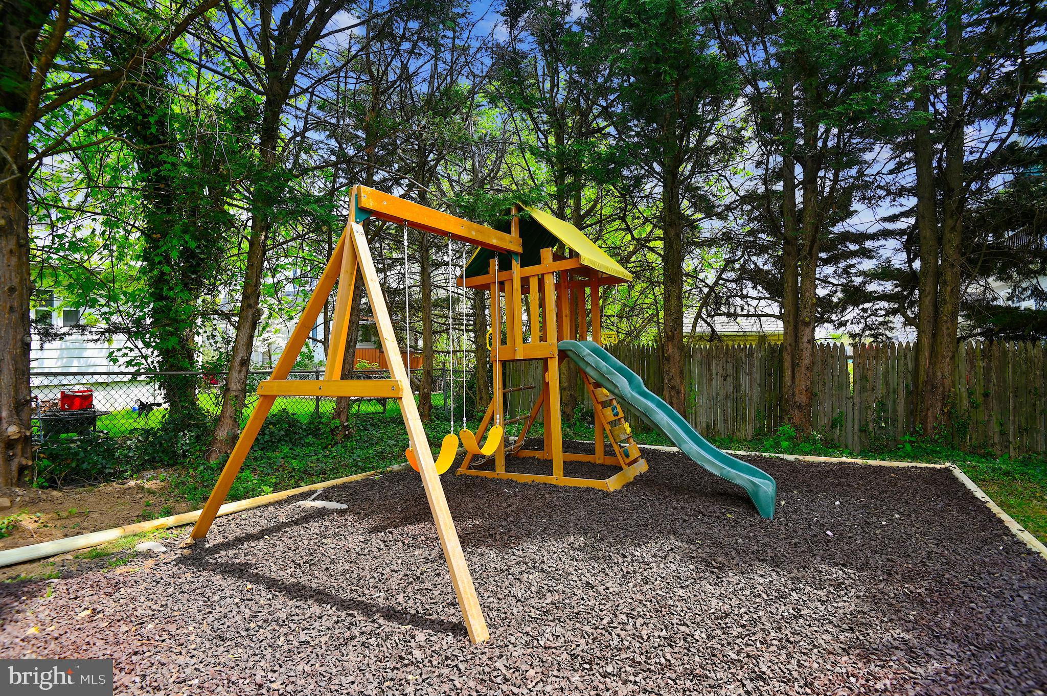 511 Kingston Road Baltimore, MD 21229 - Photo 37 of 45 PLAY AREA