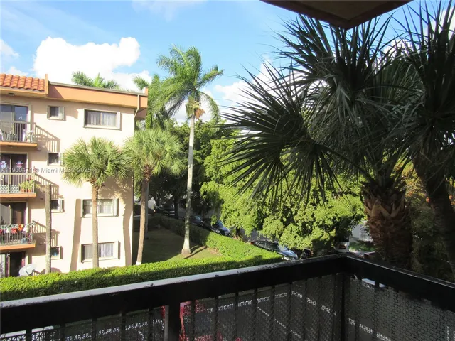 $2,100 | 5490 West 21st Court, Unit 308, Hialeah, FL 33016