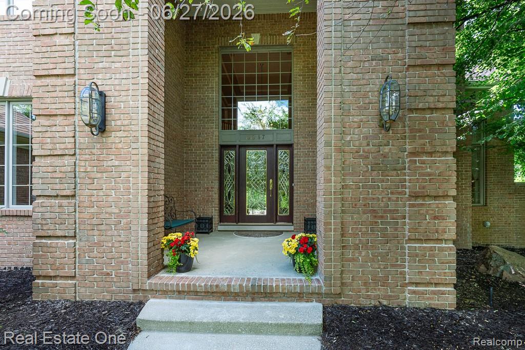 3347 St George Court Rochester, MI 48306 - Photo 2 of 51 Covered 2-story porch