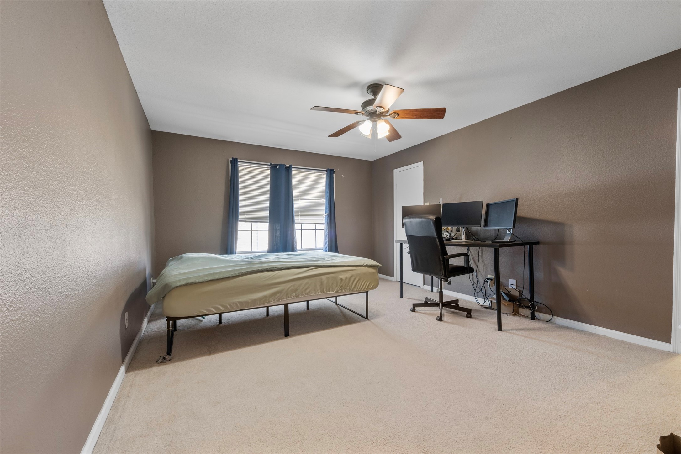 7617 Cambridge Street, Unit 7617 Houston, TX 77054 - Photo 13 of 20 a bedroom with a bed and a chandelier