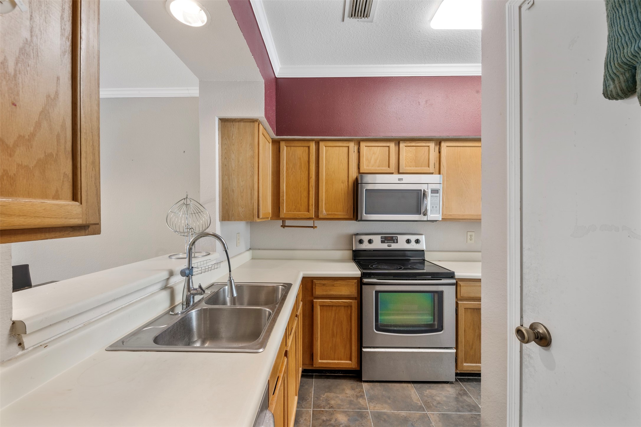 7617 Cambridge Street, Unit 7617 Houston, TX 77054 - Photo 8 of 20 a kitchen with a stove and a sink