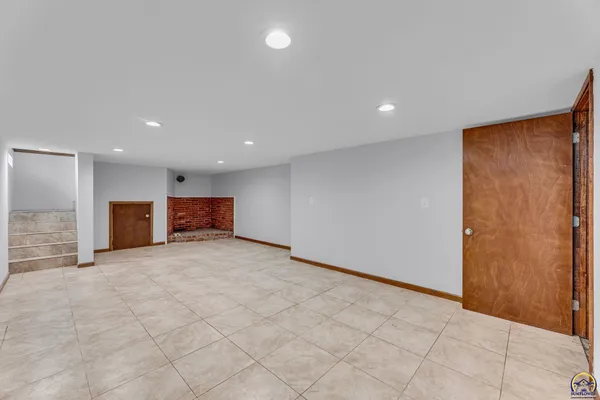 $299,900 | 3501 Southeast Park Ln Court, Topeka, KS 66605