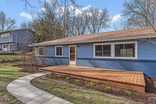 $299,900 | 3501 Southeast Park Ln Court, Topeka, KS 66605