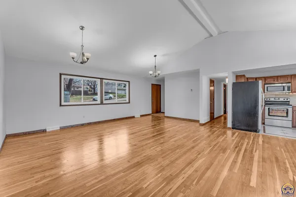 $299,900 | 3501 Southeast Park Ln Court, Topeka, KS 66605