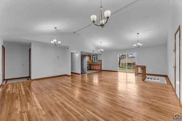 $299,900 | 3501 Southeast Park Ln Court, Topeka, KS 66605