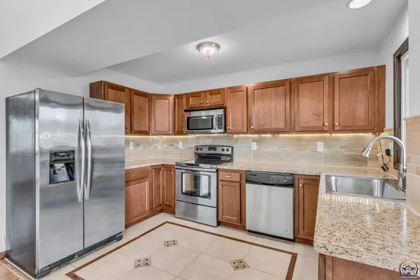 $299,900 | 3501 Southeast Park Ln Court, Topeka, KS 66605