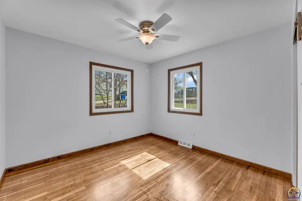 $299,900 | 3501 Southeast Park Ln Court, Topeka, KS 66605