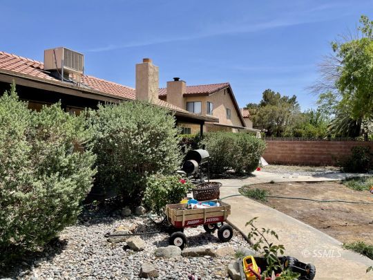 521 Scott Street Ridgecrest, CA 93555 - Photo 27 of 33 a view of a terrace with sitting area