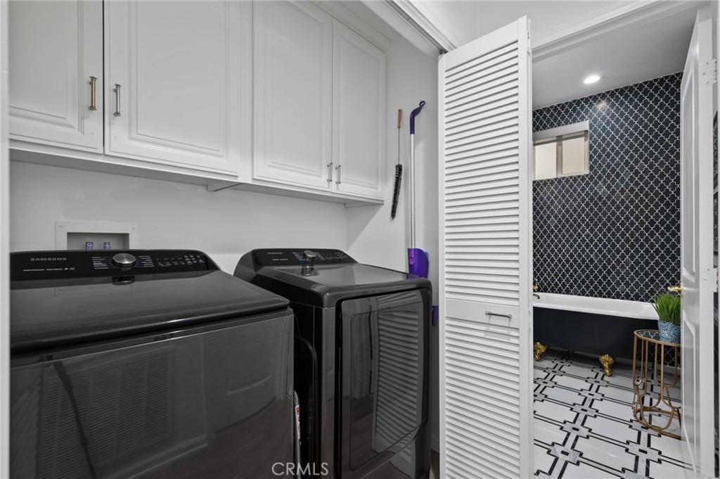 5441 Ocean, Unit 101 Hawthorne, CA 90250 - Photo 11 of 37 a utility room with dryer and washer