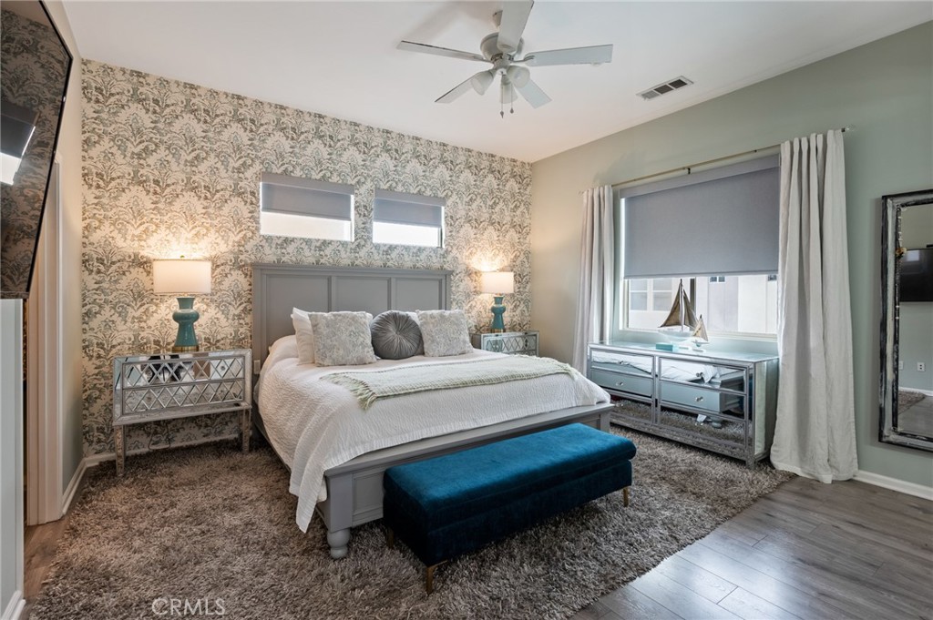 5441 Ocean, Unit 101 Hawthorne, CA 90250 - Photo 17 of 37 a bedroom with a bed and a large window