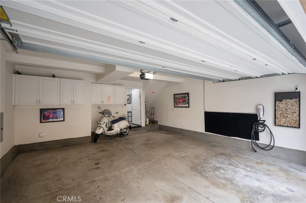 5441 Ocean, Unit 101 Hawthorne, CA 90250 - Photo 28 of 37 a view of a livingroom with gym equipment