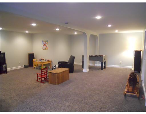 4 Badger Lane Readfield, ME 04355 - Photo 7 of 24 Den/Family/Great Room.