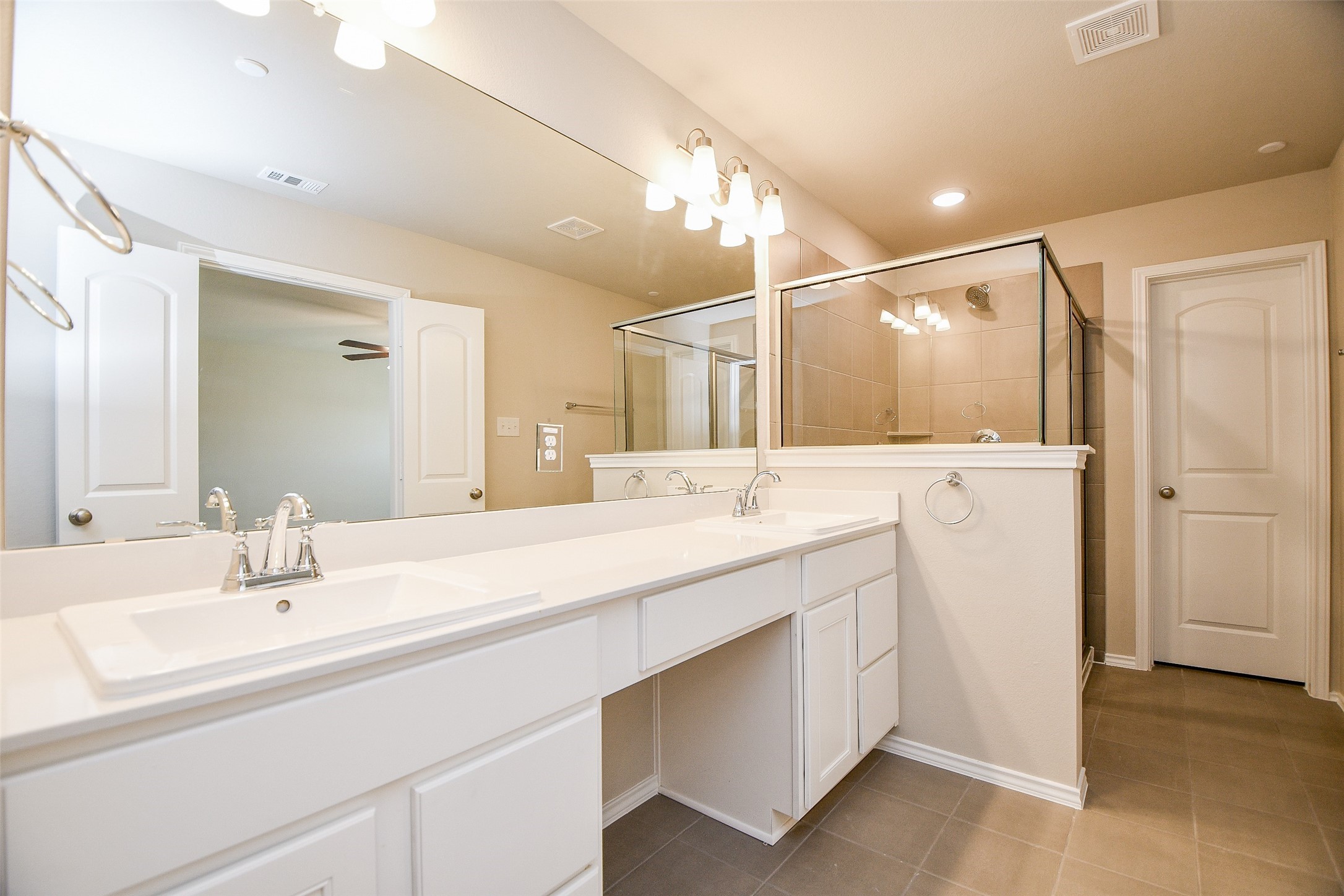 2914 Scanlan Meadow Missouri City, TX 77459 - Photo 18 of 31 Primary Bath