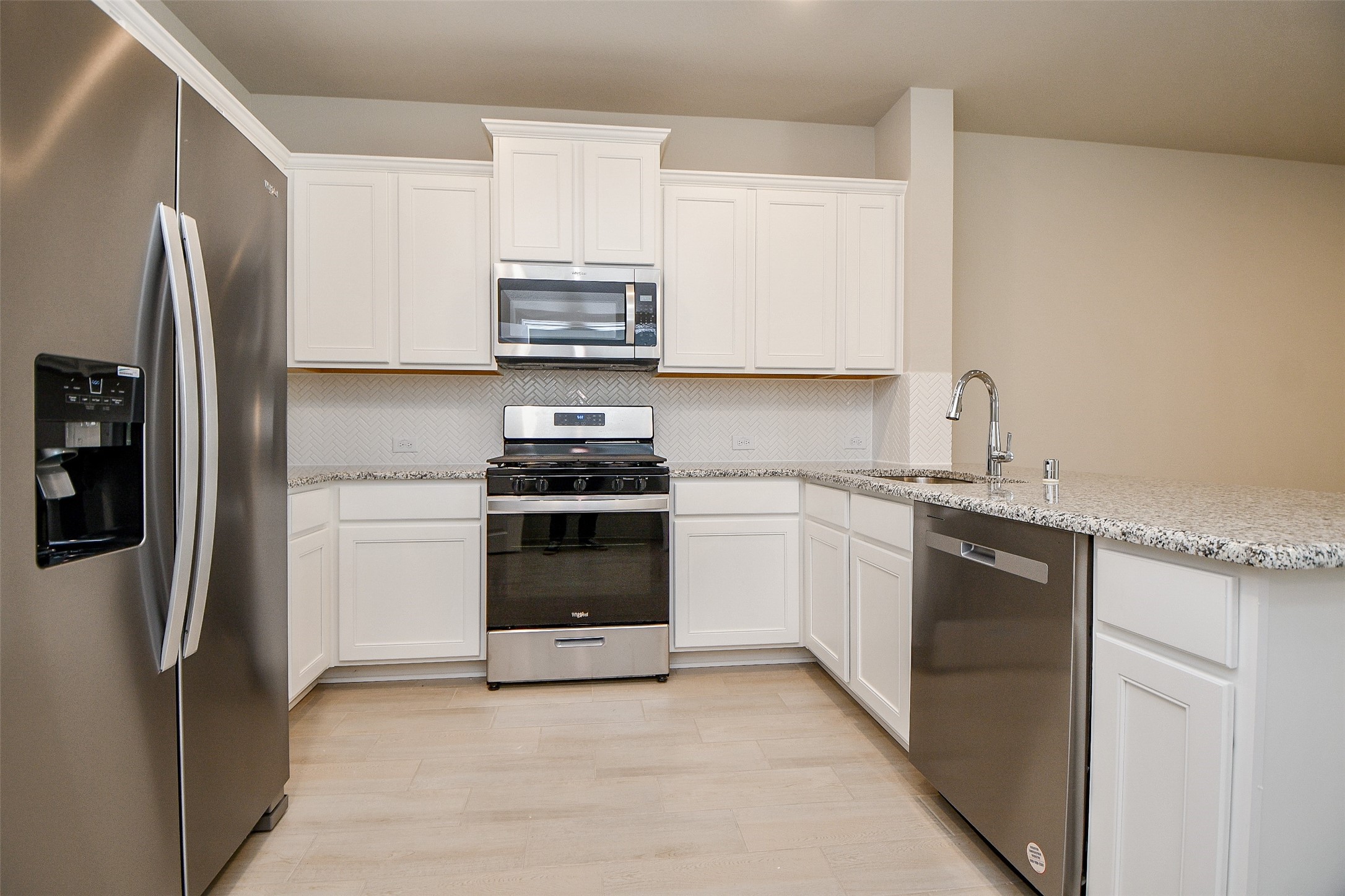 2914 Scanlan Meadow Missouri City, TX 77459 - Photo 9 of 31 Kitchen includes refrigerator