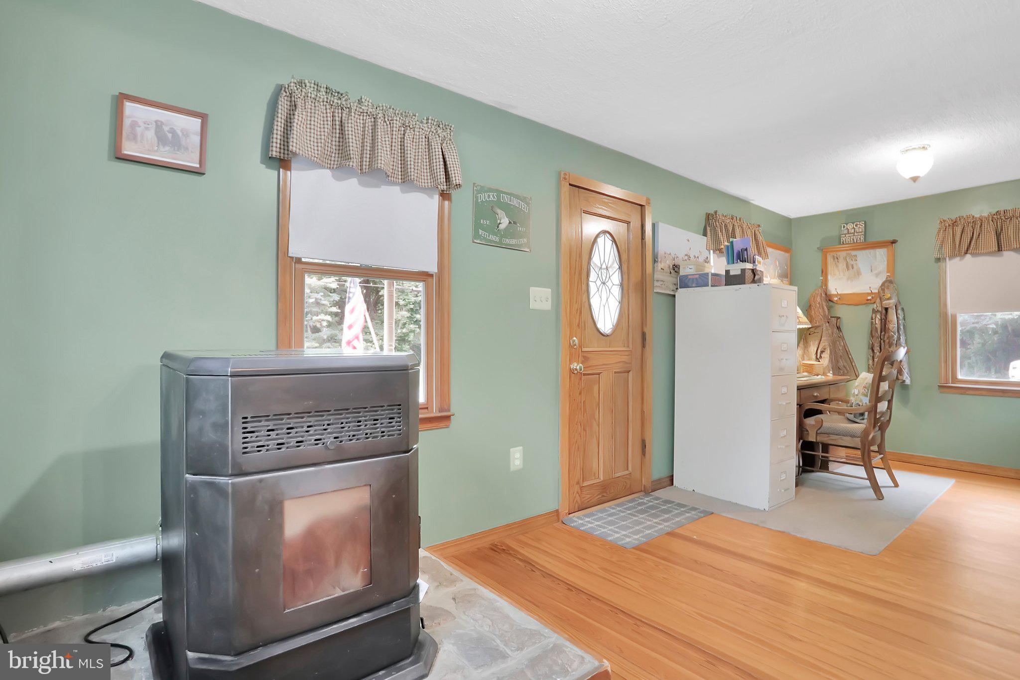 15501 Clear Spring Road Williamsport, MD 21795 - Photo 6 of 40 Gallery Image 6