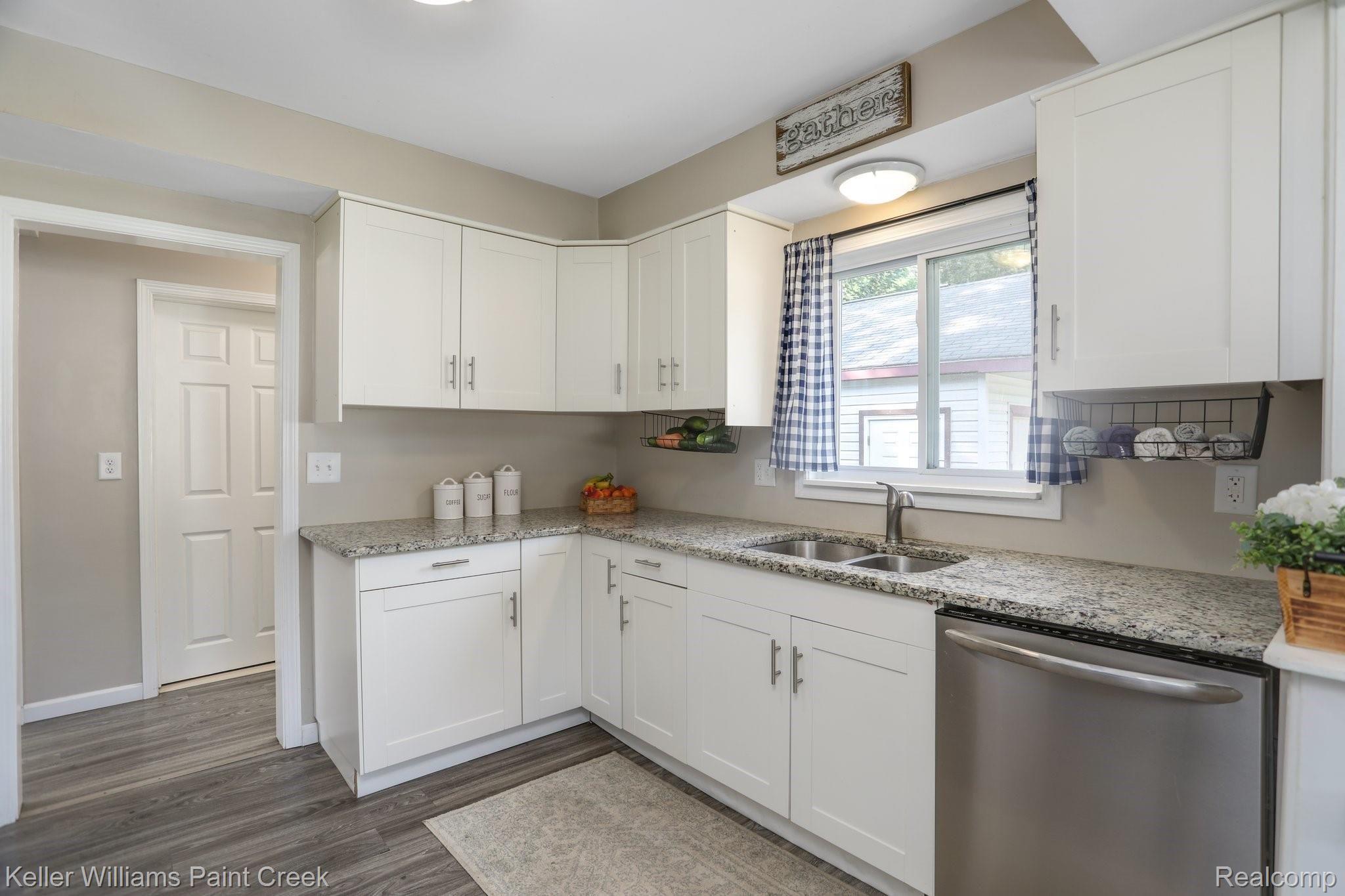 14-web-or-mls-2380 Melvin Avenue Rochester Hills017.jpg