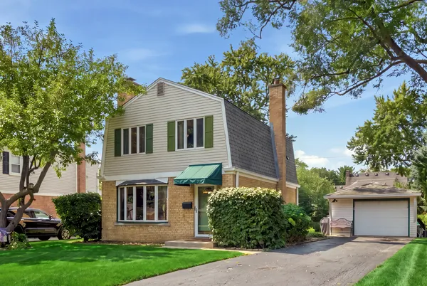 $425,000 | 718 South Chestnut Avenue, Arlington Heights, IL 60005