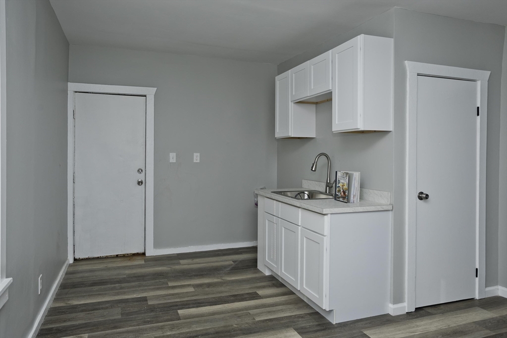 28 Medford Street Springfield, MA 01107 - Photo 4 of 33 Gallery Image 4