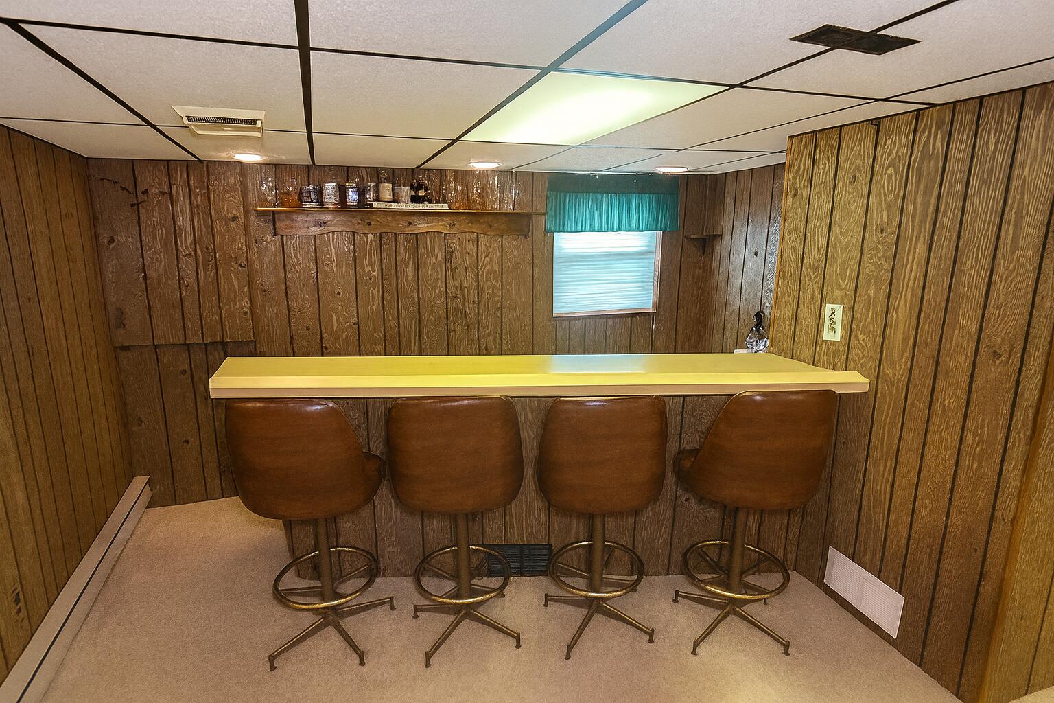 3631 Manor Drive Highland, IN 46322 - Photo 17 of 30 a room with table and chairs