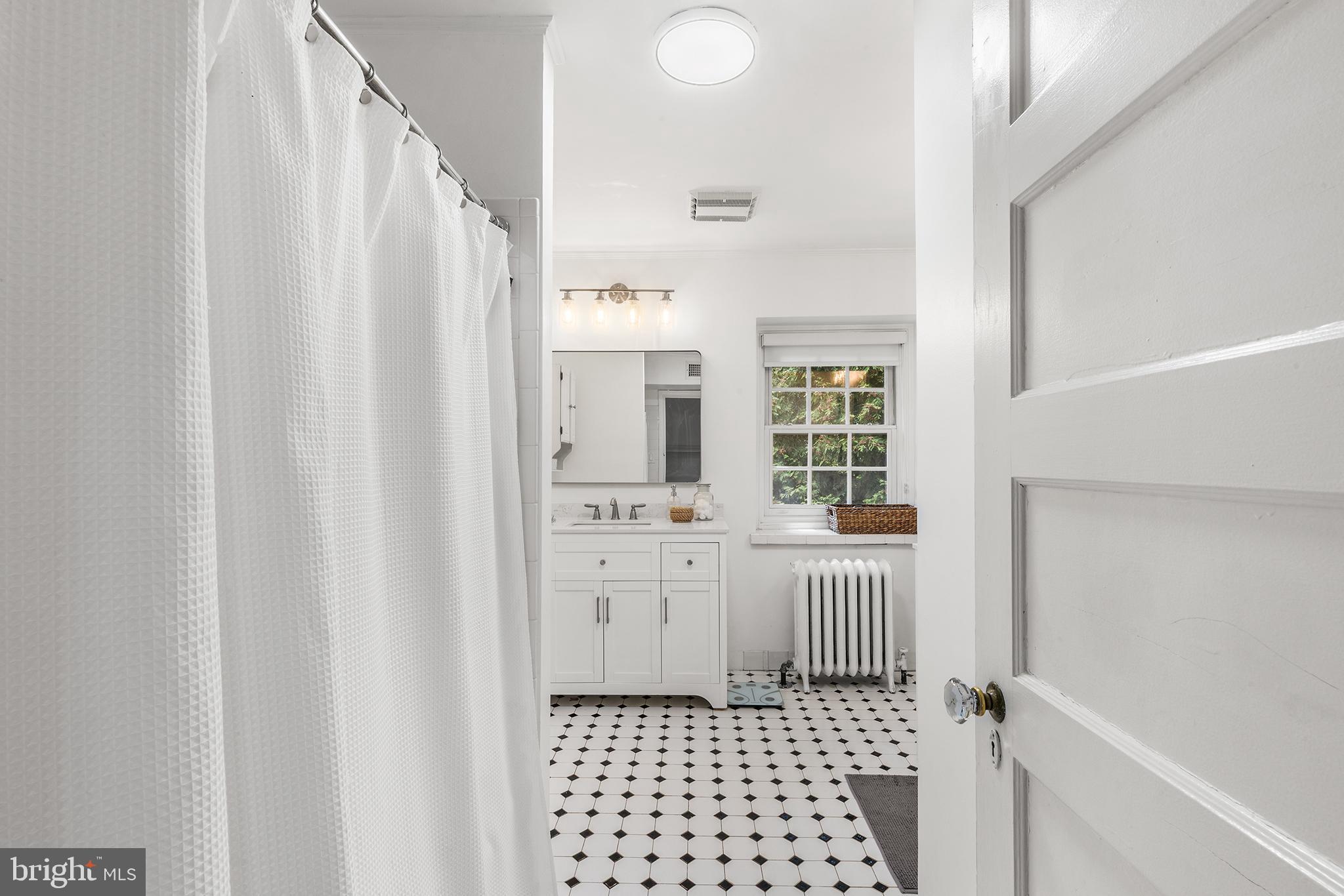 16 Radcliff Road Bala Cynwyd, PA 19004 - Photo 22 of 40 Large Bathroom