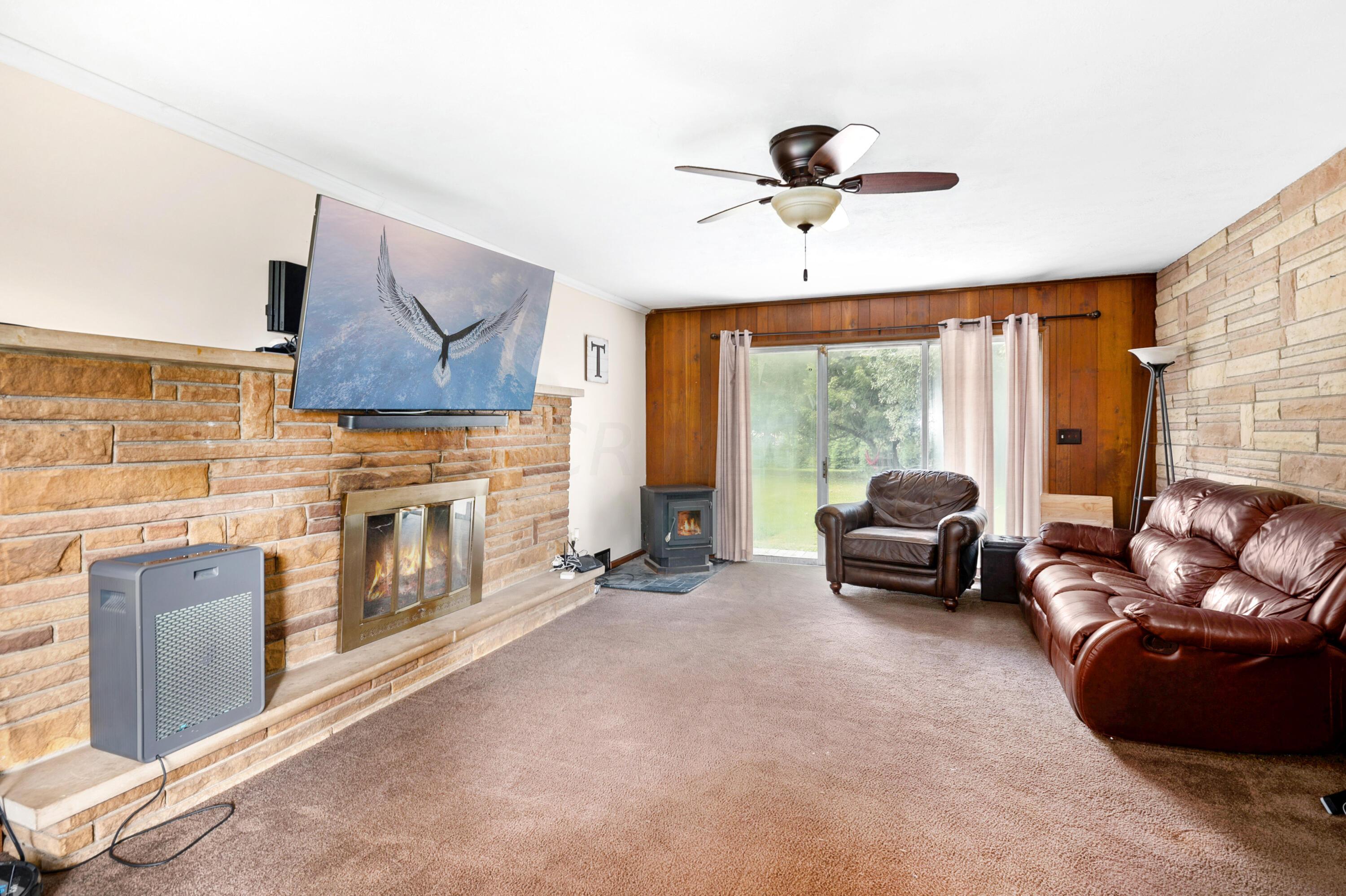 9180 Wesleyan Church Road Southwest Pataskala, OH 43062 - Photo 5 of 46 Family Room