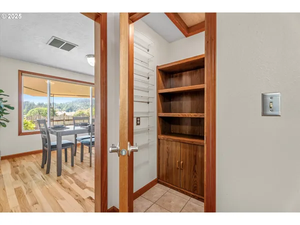 $775,000 | 32117 Bellinger Scale Road, Lebanon, OR 97355