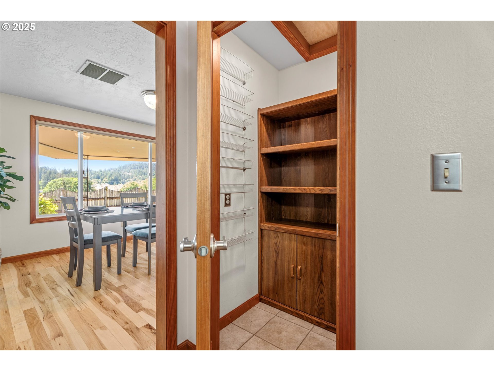 32117 Bellinger Scale Road Lebanon, OR 97355 - Photo 17 of 40 a view of a living room and dining room