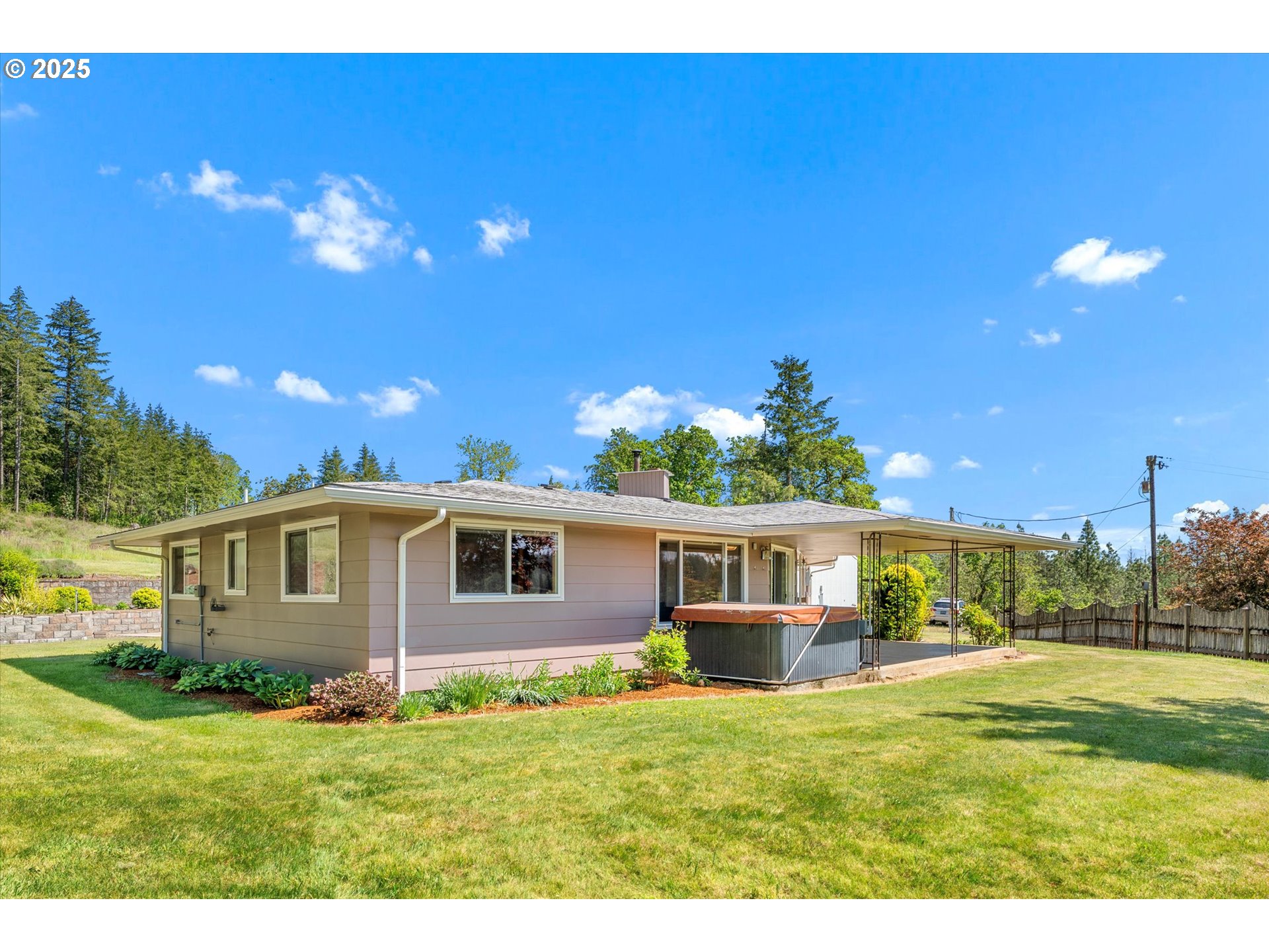 32117 Bellinger Scale Road Lebanon, OR 97355 - Photo 30 of 40 a front view of house with yard and green space