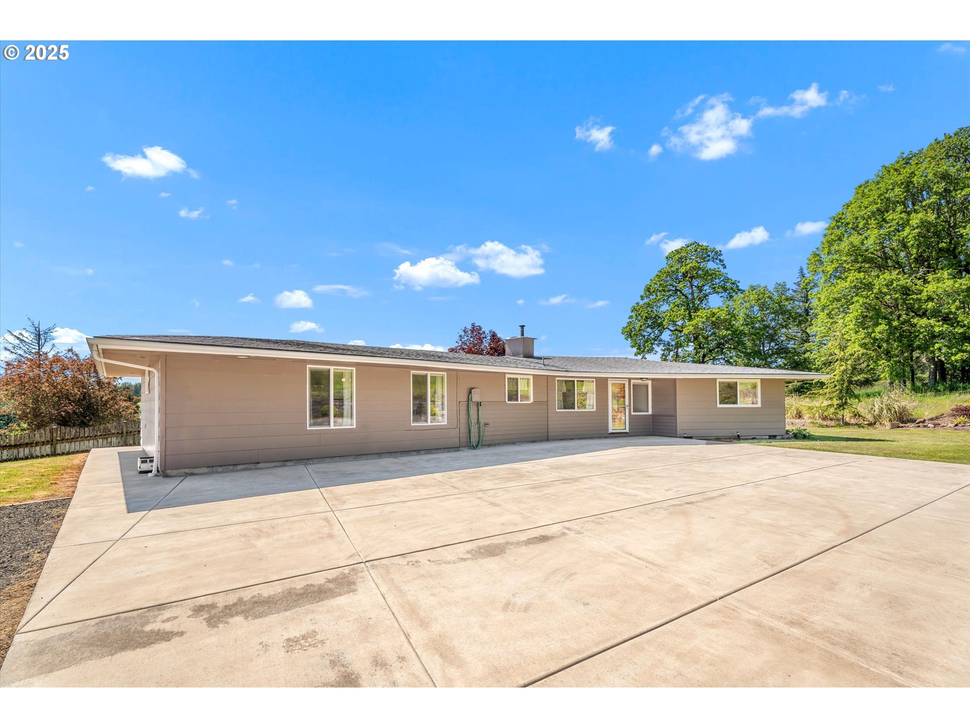 32117 Bellinger Scale Road Lebanon, OR 97355 - Photo 39 of 40 a front view of a house with a yard