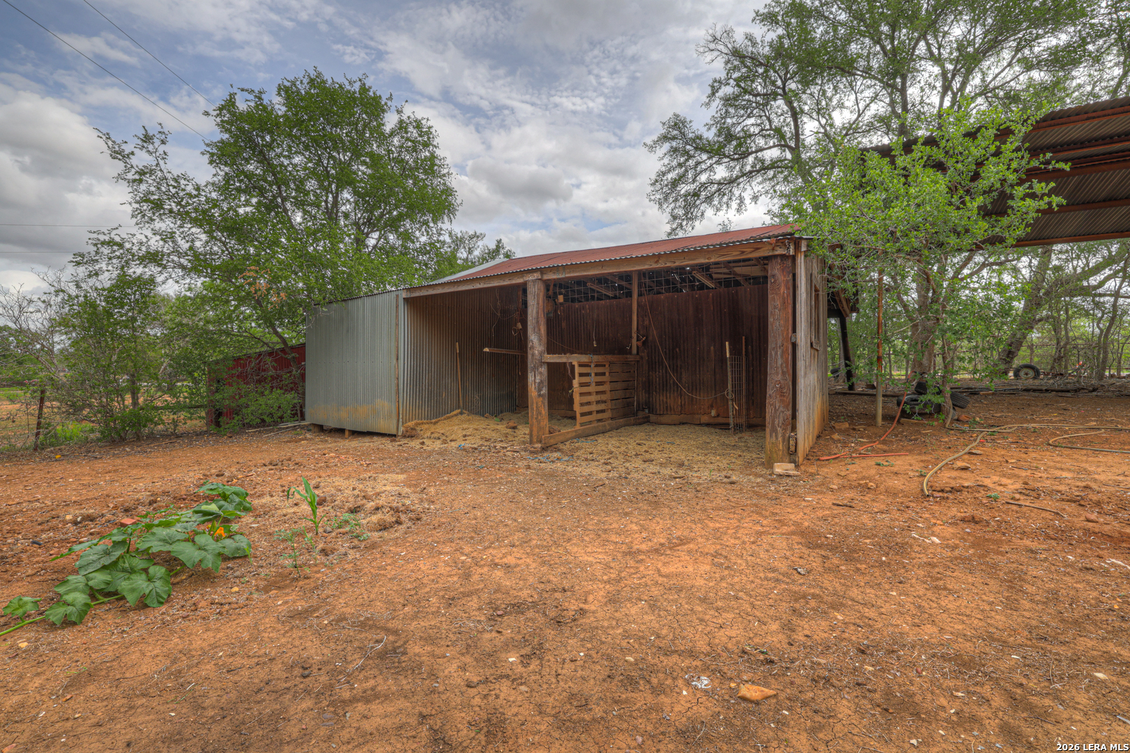 418 Fm 2984 Luling, TX 78648 - Photo 13 of 15 a view of an house with backyard space and garden