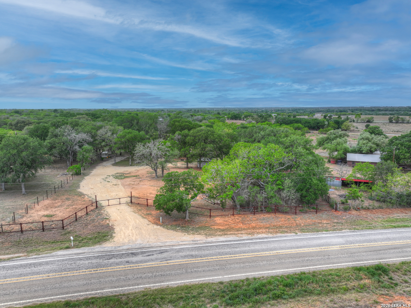 418 Fm 2984 Luling, TX 78648 - Photo 2 of 15 a view of a yard