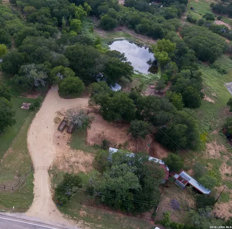 $289,000 | 418 Fm 2984, Luling, TX 78648