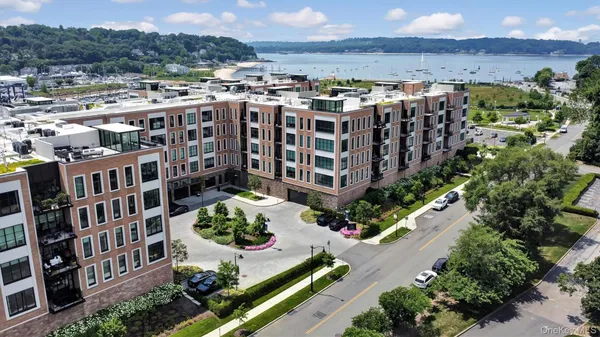 $845,000 | 100 Garvies Point Road, Unit 1116, Glen Cove, NY 11542