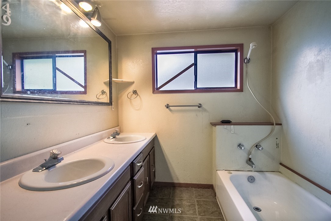 6210 Bethel Road Southeast Port Orchard, WA 98367 - Photo 10 of 17 Gallery Image 10
