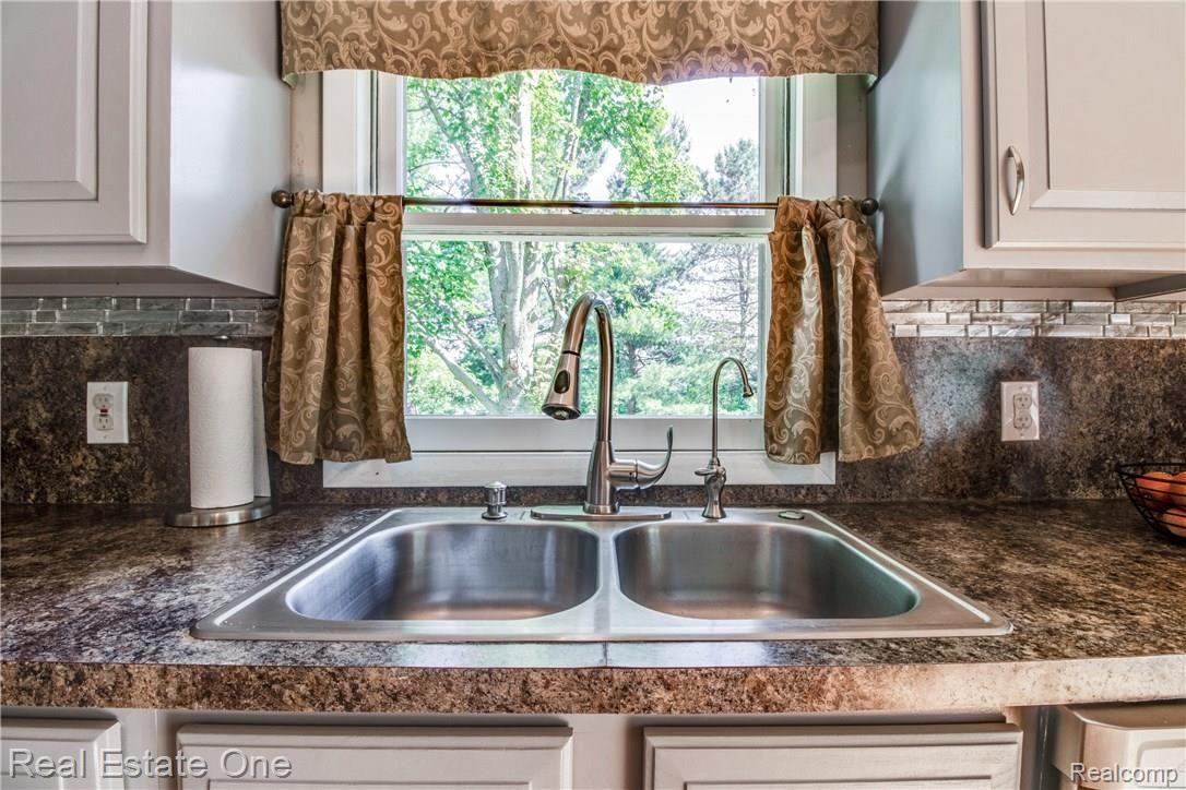 2168 Peppermill Road Lapeer, MI 48446 - Photo 4 of 19 Interiors (13 of 32).jpg