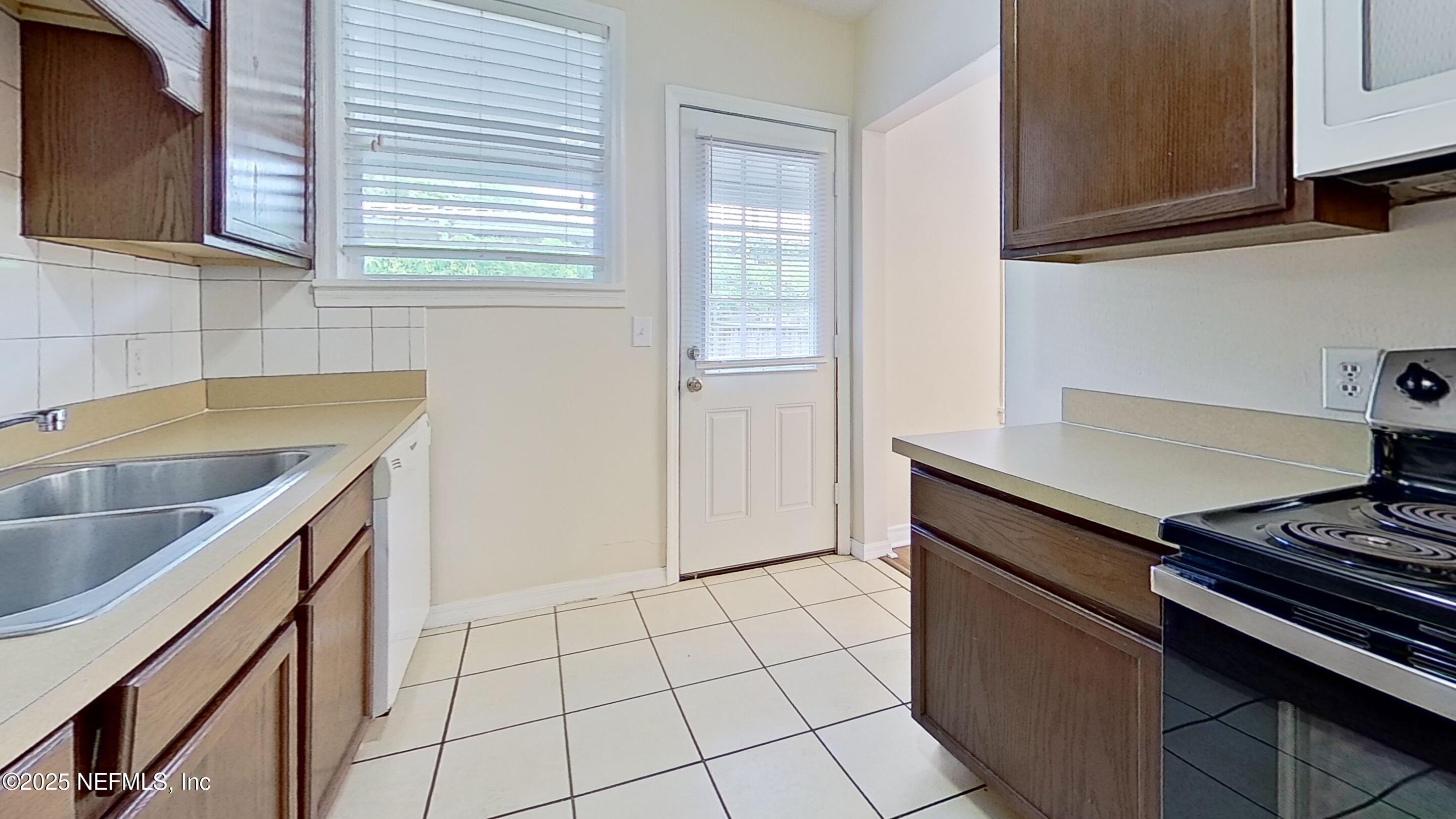 4654 Post Street Jacksonville, FL 32205 - Photo 10 of 19 Kitchen (1)