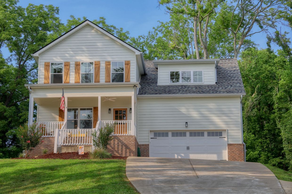 1658 Center Star Road Columbia, TN 38401 - Photo 1 of 36 front view of a house with a yard