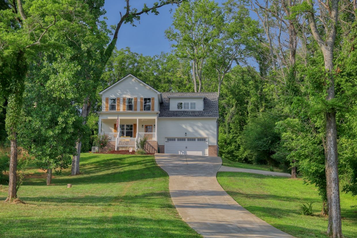 1658 Center Star Road Columbia, TN 38401 - Photo 3 of 36 a front view of a house with a yard